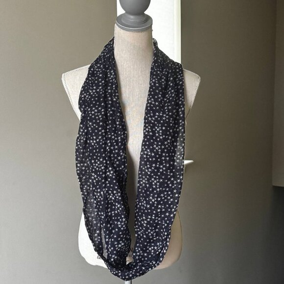 OLD NAVY Must Have for Travel Soft Light Infinity Scarf with Stars - Picture 6 of 6